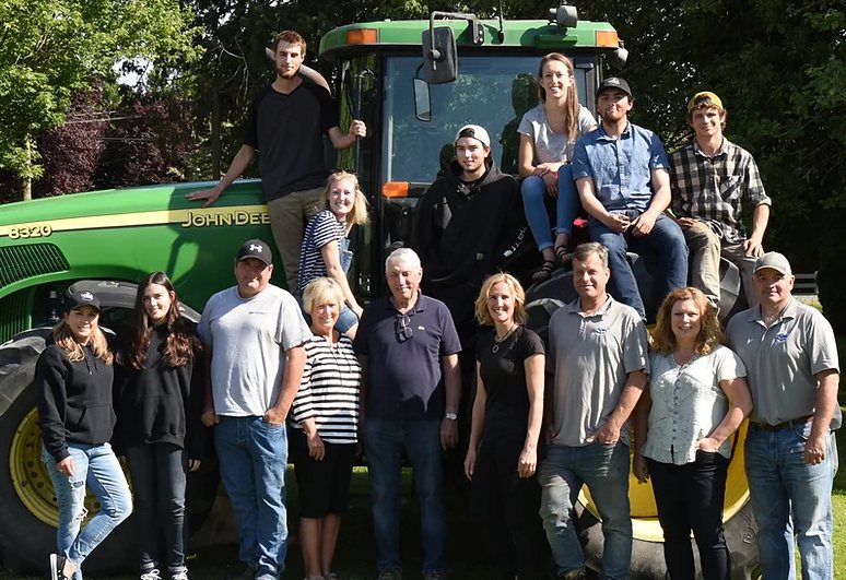 A photo of the multi-generational Harris family.